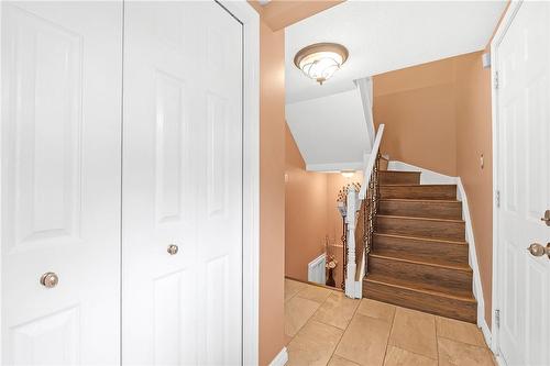 35 Jacqueline Boulevard, Hamilton, ON - Indoor Photo Showing Other Room