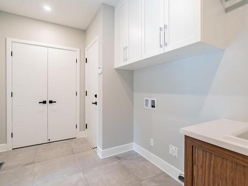 Laundry room - 24A Rue De Lacey Green, Kirkland, QC - Indoor Photo Showing Other Room