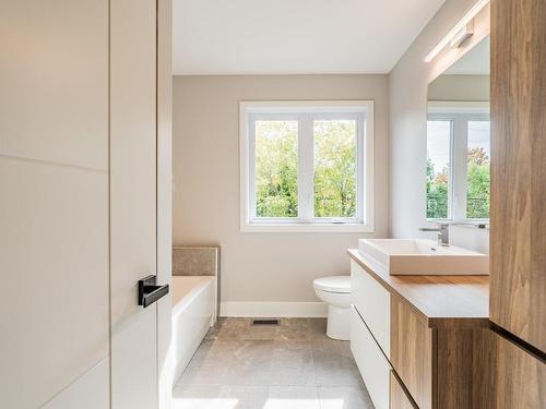 Bathroom - 24A Rue De Lacey Green, Kirkland, QC - Indoor Photo Showing Bathroom