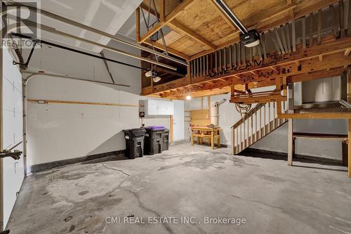 88 41St Street S, Wasaga Beach, ON - Indoor Photo Showing Garage