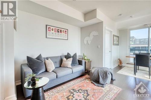 915 - 238 Besserer Street, Ottawa, ON - Indoor Photo Showing Living Room