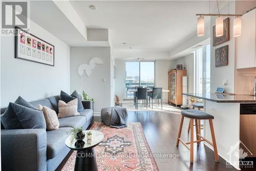 915 - 238 Besserer Street, Ottawa, ON - Indoor Photo Showing Living Room