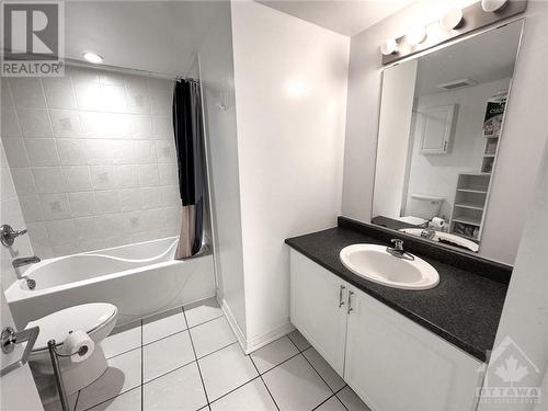 234 Rideau Street Unit#1004, Ottawa, ON - Indoor Photo Showing Bathroom