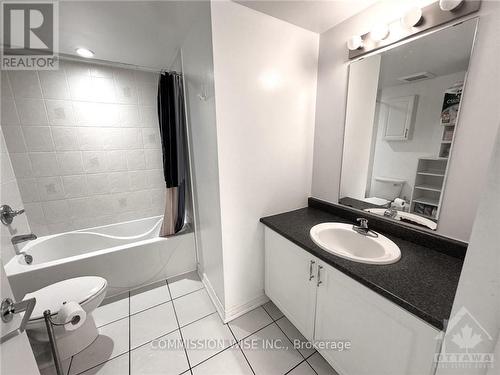 1004 - 234 Rideau Street, Ottawa, ON - Indoor Photo Showing Bathroom