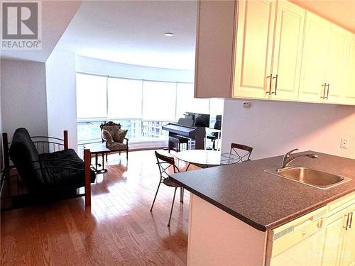 234 Rideau Street Unit#1004, Ottawa, ON - Indoor Photo Showing Kitchen