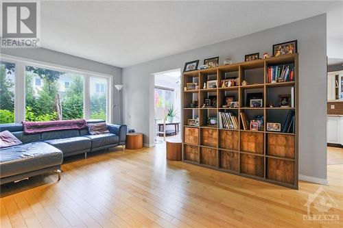 746 Hauteview Crescent, Ottawa, ON - Indoor Photo Showing Living Room