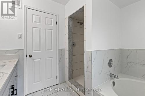 460 Grove Street E, Barrie (Grove East), ON - Indoor Photo Showing Bathroom