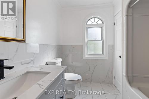 460 Grove Street E, Barrie (Grove East), ON - Indoor Photo Showing Bathroom