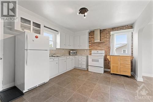 3573 Navan Road, Ottawa, ON - Indoor Photo Showing Kitchen