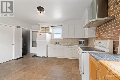 3573 Navan Road, Ottawa, ON - Indoor Photo Showing Kitchen