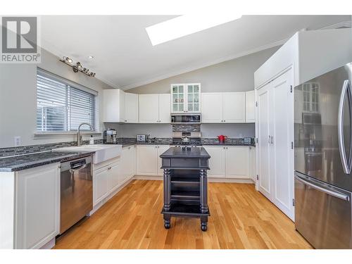 311 Woodpark Crescent, Kelowna, BC - Indoor Photo Showing Kitchen With Stainless Steel Kitchen