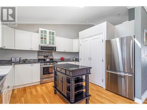 311 Woodpark Crescent, Kelowna, BC - Indoor Photo Showing Kitchen With Stainless Steel Kitchen With Double Sink