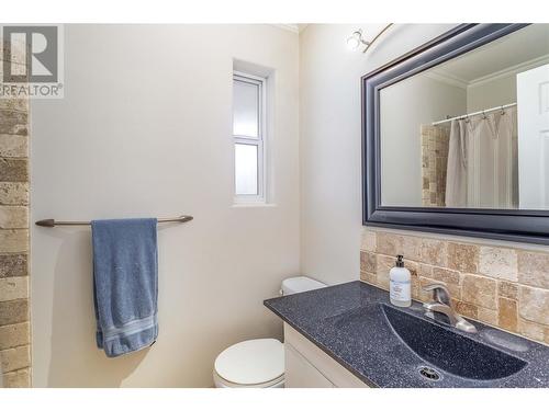 311 Woodpark Crescent, Kelowna, BC - Indoor Photo Showing Bathroom