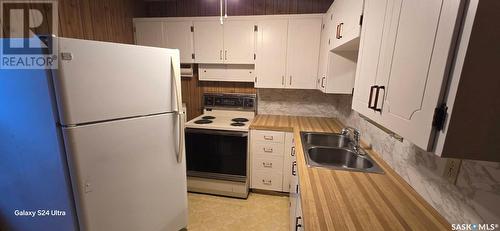 9 Lakeview Road, Grandview Beach, SK - Indoor Photo Showing Kitchen With Double Sink