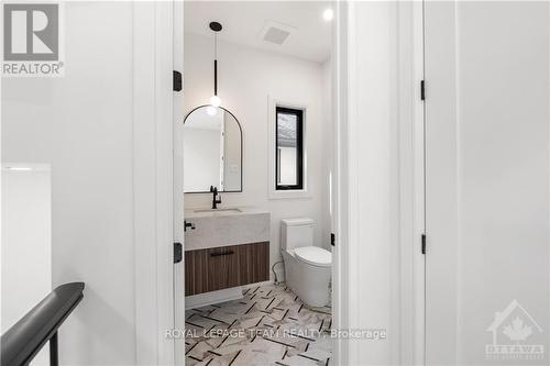 688 Hillcrest Avenue, Ottawa, ON - Indoor Photo Showing Bathroom