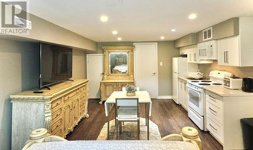 2 - 253 Alsace Rd Basement #2 Road, Richmond Hill (Crosby), ON - Indoor Photo Showing Kitchen