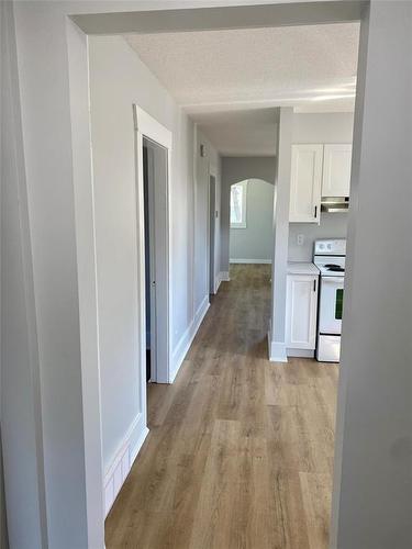 2820 Rosser Avenue, Brandon, MB - Indoor Photo Showing Kitchen