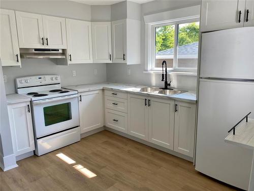 2820 Rosser Avenue, Brandon, MB - Indoor Photo Showing Kitchen With Double Sink