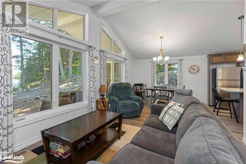 411 Shawanaga Lake Road, Dunchurch, ON - Indoor Photo Showing Living Room