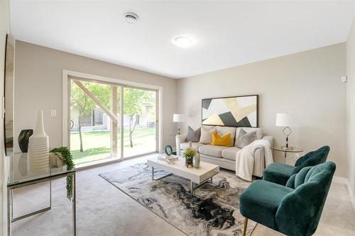 16 455 Shorehill Drive, Winnipeg, MB - Indoor Photo Showing Living Room