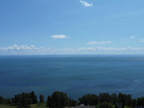 Vue sur l'eau - 9 Rue Des Battures, La Malbaie, QC 