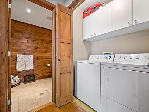 Salle de lavage - 10-168 Ch. Au Pied-De-La-Montagne, Mont-Tremblant, QC - Indoor Photo Showing Laundry Room