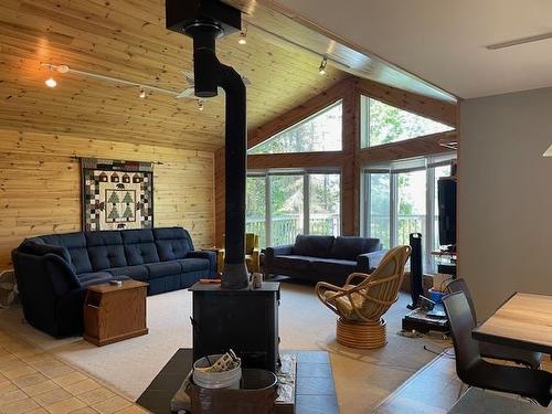 36 Poplar Bay Road, Kenora, ON - Indoor Photo Showing Living Room