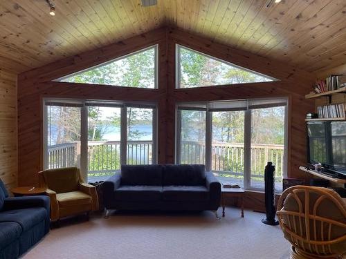 36 Poplar Bay Road, Kenora, ON - Indoor Photo Showing Living Room