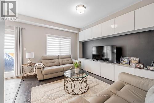 82 Flagg Avenue, Brant (Paris), ON - Indoor Photo Showing Living Room