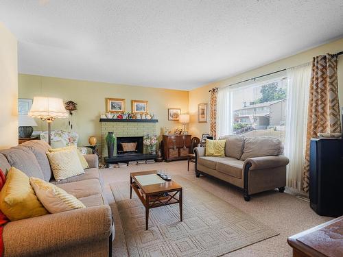 1570 Southview Terrace, Kamloops, BC - Indoor Photo Showing Living Room With Fireplace