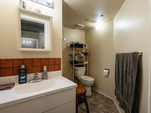 1570 Southview Terrace, Kamloops, BC - Indoor Photo Showing Bathroom