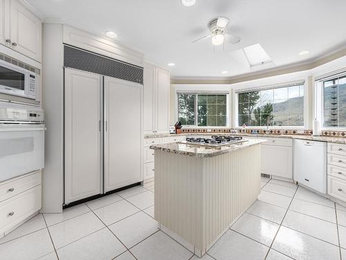 6961 Savona Access Rd, Kamloops, BC - Indoor Photo Showing Kitchen