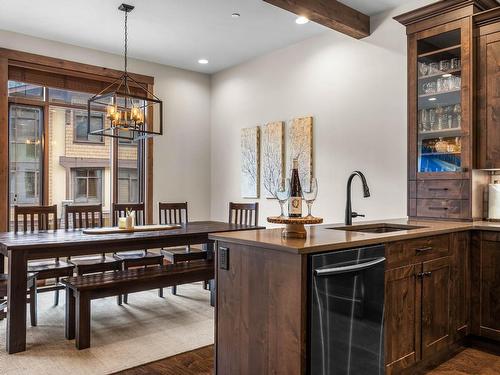 13-3280 Village Way, Sun Peaks, BC - Indoor Photo Showing Dining Room