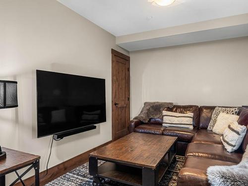 13-3280 Village Way, Sun Peaks, BC - Indoor Photo Showing Living Room