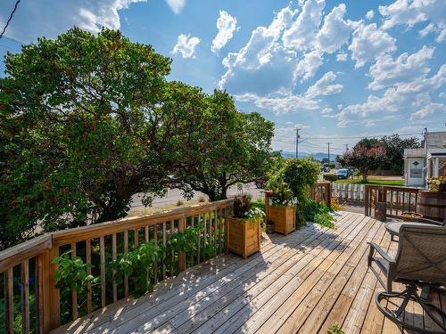 1020 Selkirk Ave, Kamloops, BC - Outdoor With Deck Patio Veranda