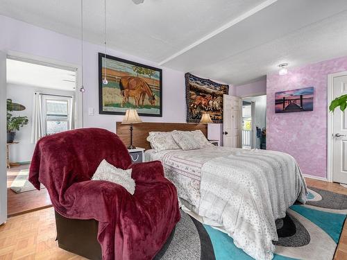 1020 Selkirk Ave, Kamloops, BC - Indoor Photo Showing Bedroom