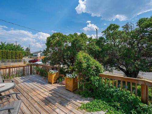 1020 Selkirk Ave, Kamloops, BC - Outdoor With Deck Patio Veranda