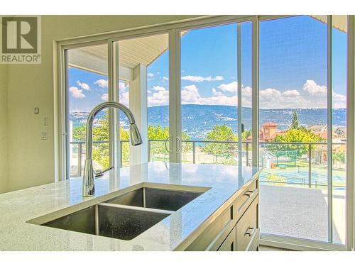 6857 Madrid Way Unit# 336, Kelowna, BC - Indoor Photo Showing Kitchen With Double Sink