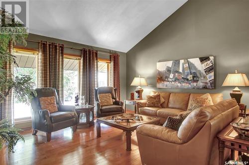 2347 Brodie Bay E, Regina, SK - Indoor Photo Showing Living Room