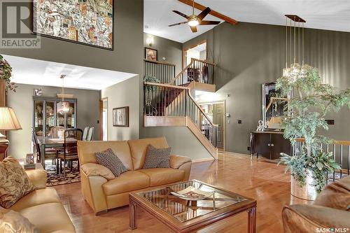 2347 Brodie Bay E, Regina, SK - Indoor Photo Showing Living Room