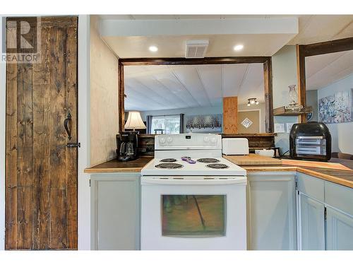 4075 Mcclain Road Unit# 51, Kelowna, BC - Indoor Photo Showing Kitchen