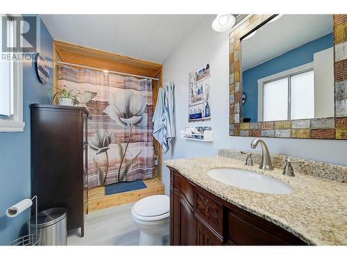 4075 Mcclain Road Unit# 51, Kelowna, BC - Indoor Photo Showing Bathroom