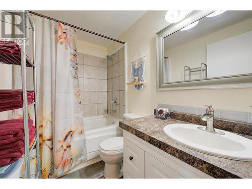 4075 Mcclain Road Unit# 51, Kelowna, BC - Indoor Photo Showing Bathroom