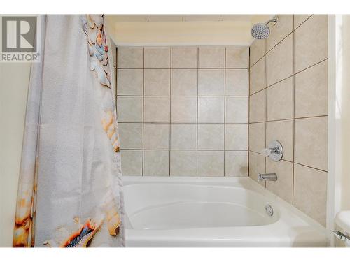 4075 Mcclain Road Unit# 51, Kelowna, BC - Indoor Photo Showing Bathroom