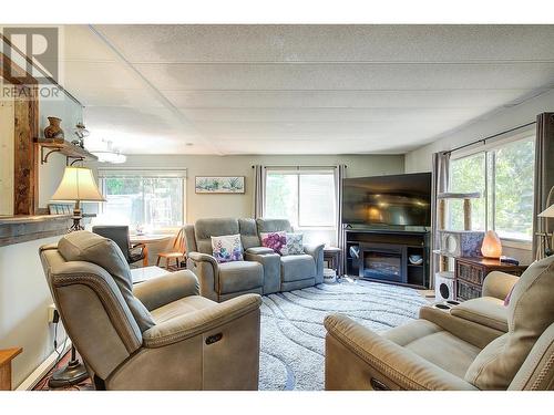 4075 Mcclain Road Unit# 51, Kelowna, BC - Indoor Photo Showing Living Room With Fireplace