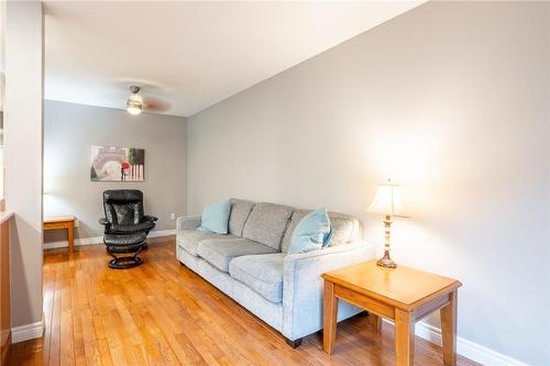 10 Cadham Boulevard|Unit #31, Hamilton, ON - Indoor Photo Showing Living Room