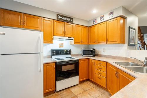 10 Cadham Boulevard|Unit #31, Hamilton, ON - Indoor Photo Showing Kitchen With Double Sink