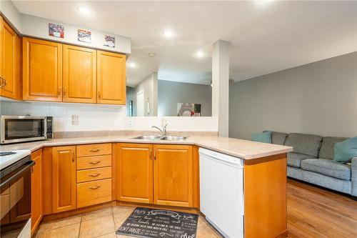 10 Cadham Boulevard|Unit #31, Hamilton, ON - Indoor Photo Showing Kitchen With Double Sink