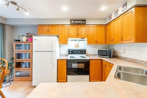 10 Cadham Boulevard|Unit #31, Hamilton, ON - Indoor Photo Showing Kitchen With Double Sink