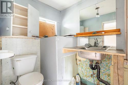 7203 Canborough Road, West Lincoln, ON - Indoor Photo Showing Bathroom